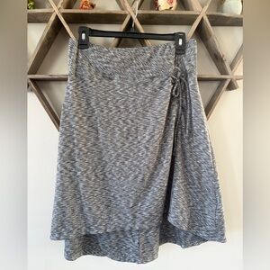 The North Face Cypress A-Line Womens Ruched Side hi-low skirt. grey. MED